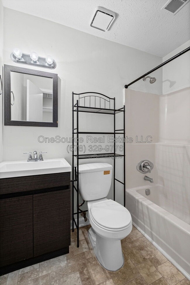 Building Photo - 2961 Lakemont Dr SW