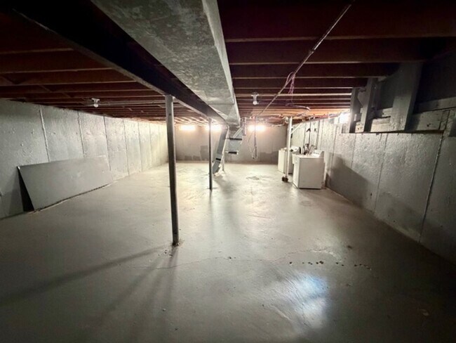 Building Photo - Updated 3 bedroom 1 bath,  home ready for Section 8 Tenant call KPM Detroit (313)429-3244