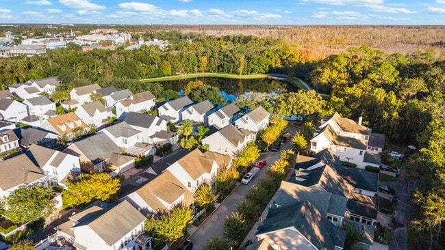 Building Photo - Centrally Located in Celebration Village