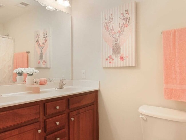 Building Photo - Your Perfect Summerville Retreat: 3BR Townhome with Garage