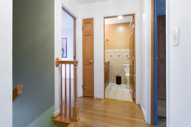 Building Photo - 1301 N Northwest Hwy