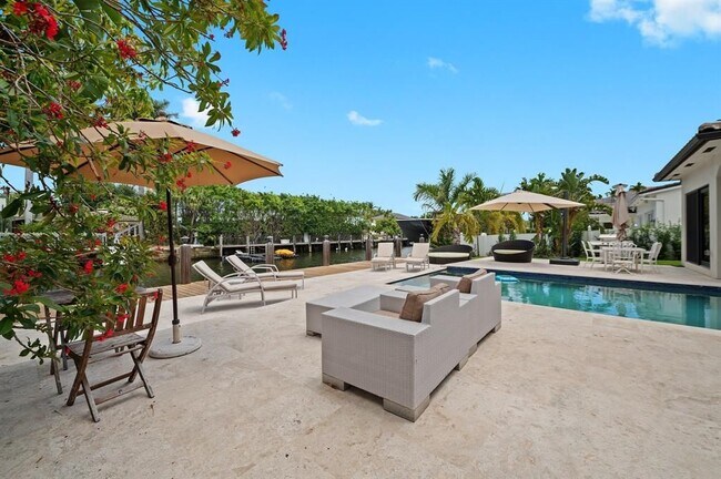 Building Photo - 2437 Castilla Isle
