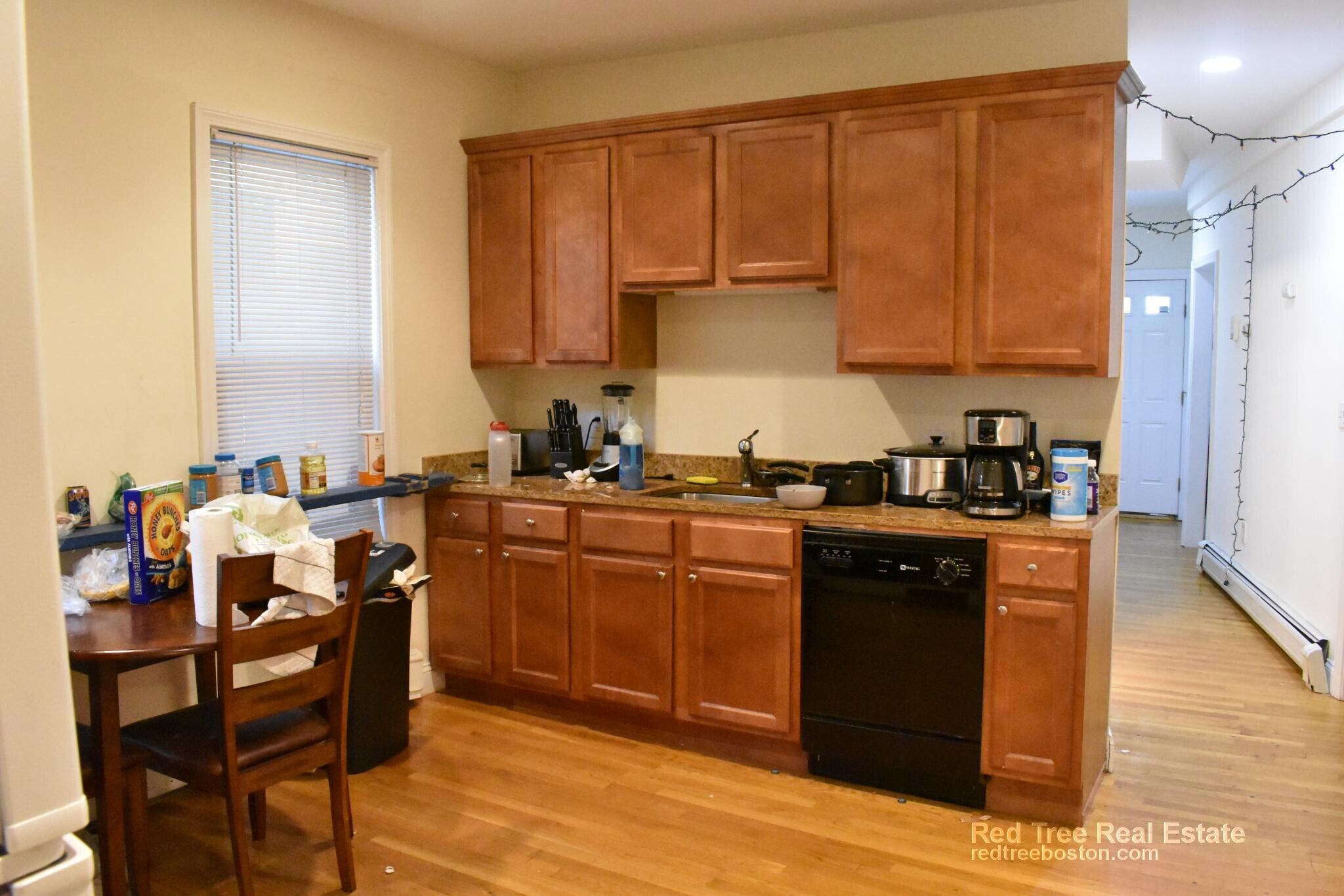 Building Photo - 143 Hillside St