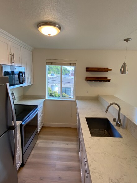 Building Photo - 1404 W Boston St