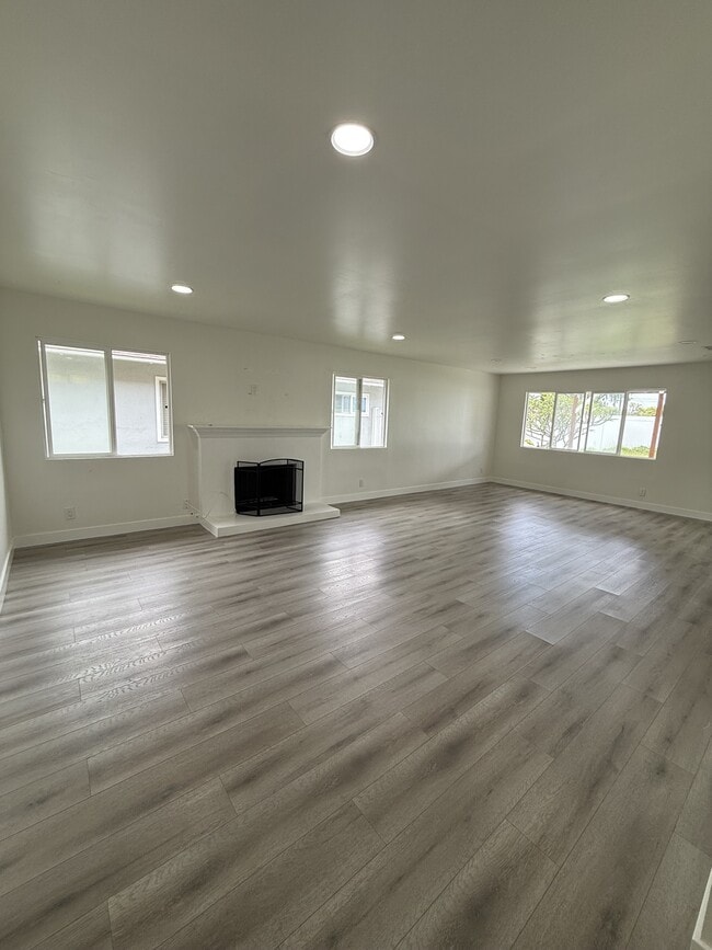 Building Photo - 17430 Santa Maria St