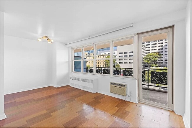 Building Photo - Freshly painted 1 bed 1 bath