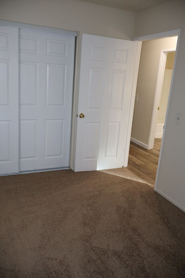 Building Photo - 1St Month's Rent FREE!!! 2 Bedroom 1 Bathr...