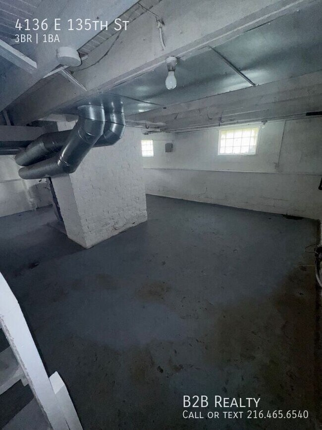 Building Photo - 4136 E 135th St