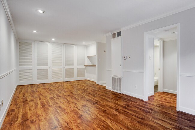 Building Photo - 3131 Cummins St