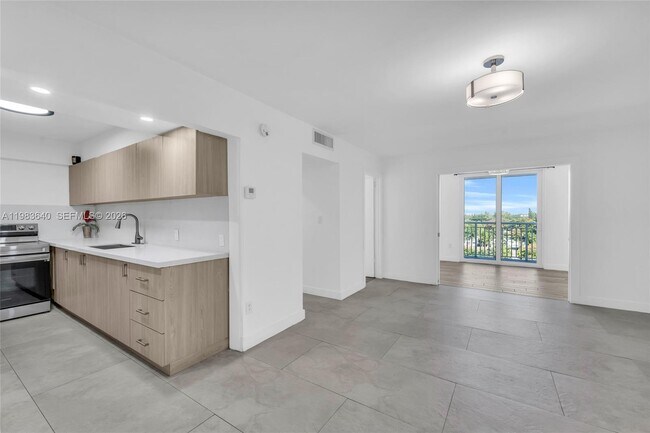 Building Photo - 1251 NE 108th St