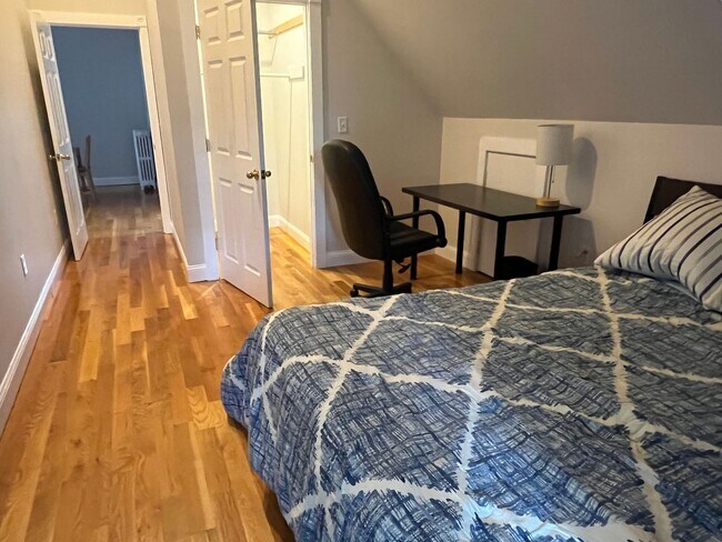 Building Photo - FG Rooms and Short Term Rentals