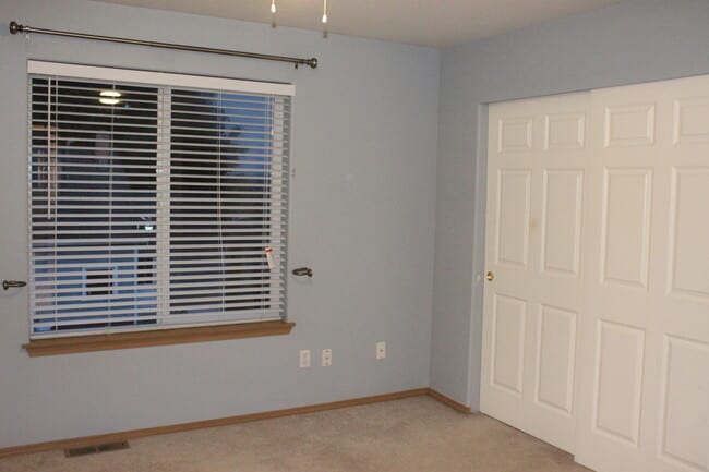 Building Photo - 2 Bed 1.5 Bath - Gas Heat - Garage - Yard ...