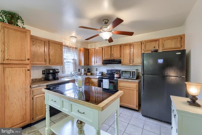 Building Photo - 6 Tiffany Ln