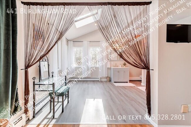 Building Photo - 441 Burlingham Rd