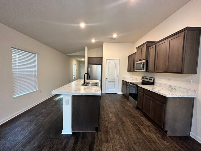 Building Photo - 108 Teakwood Dr