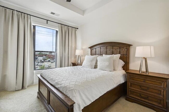 Building Photo - 174 Chester Ave SE