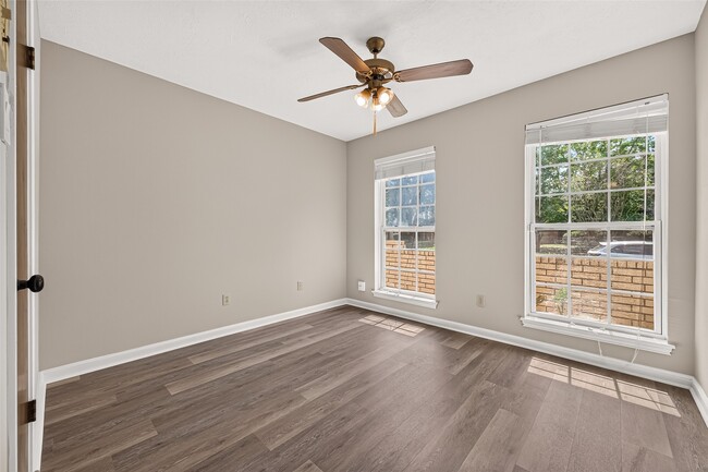 Building Photo - 11710 N Petersham Dr