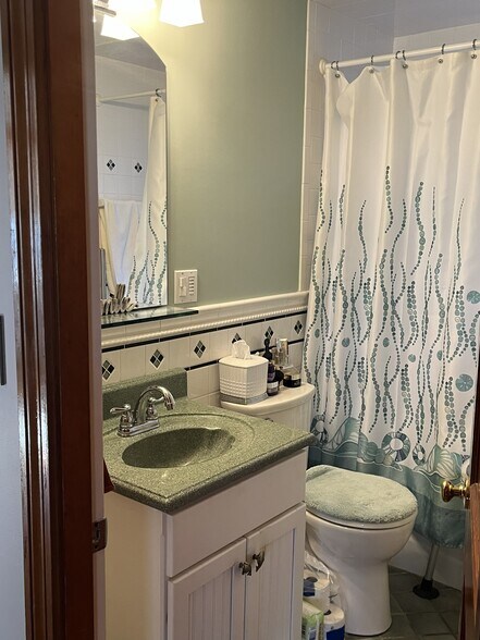 Building Photo - 411 East St