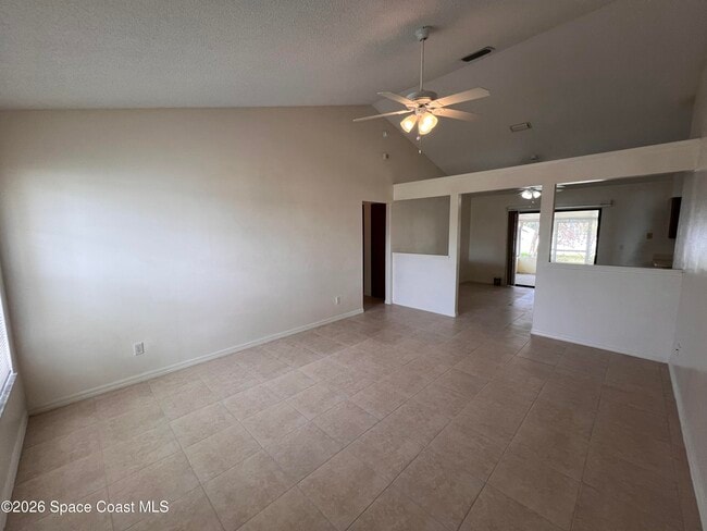 Building Photo - 818 7 Gables Cir SE