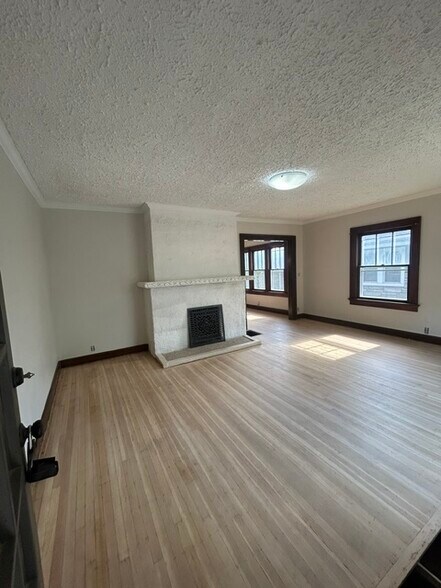 Building Photo - 811 N Dequincy St