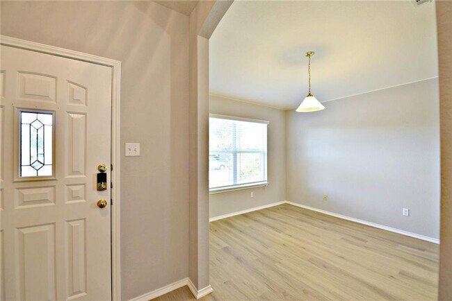 Building Photo - 510 Golden Gate Dr