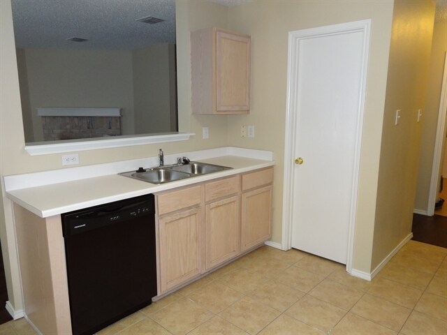 Building Photo - 4301 Meadowknoll Dr