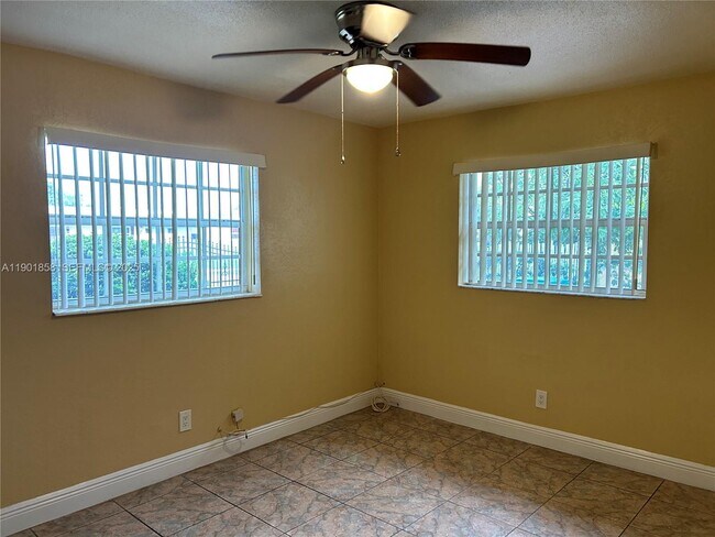 Building Photo - 5200 NW 17th Ct