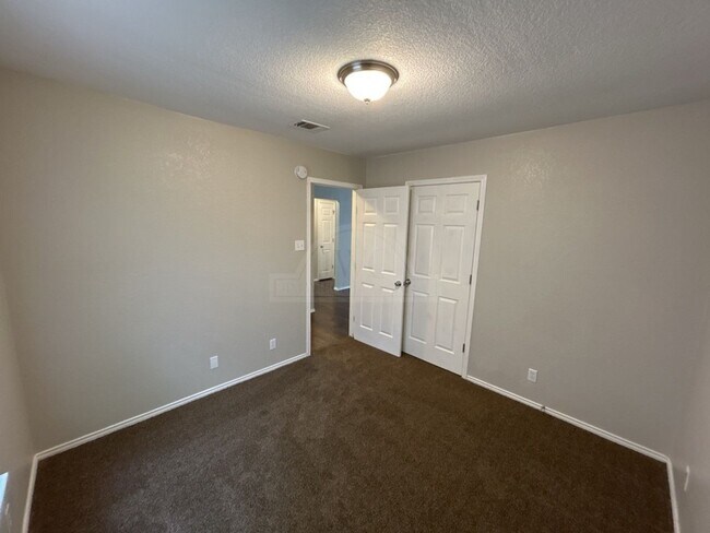 Building Photo - 4507 Lonesome Dove Dr