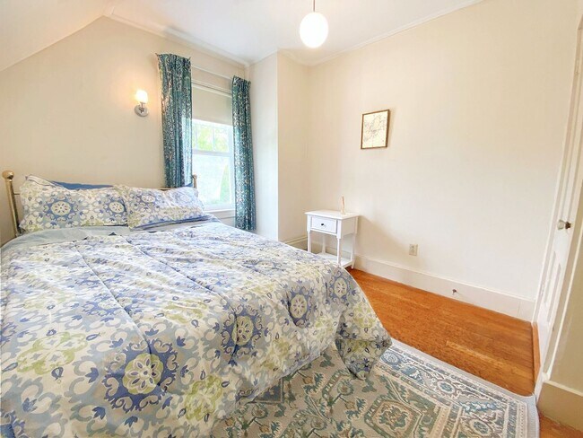 Building Photo - Winter Rental: Hodgkins Cottage