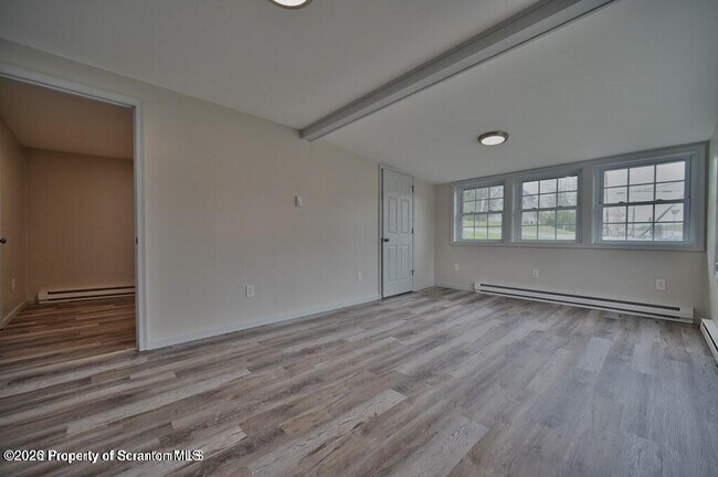 Building Photo - 200 Center St