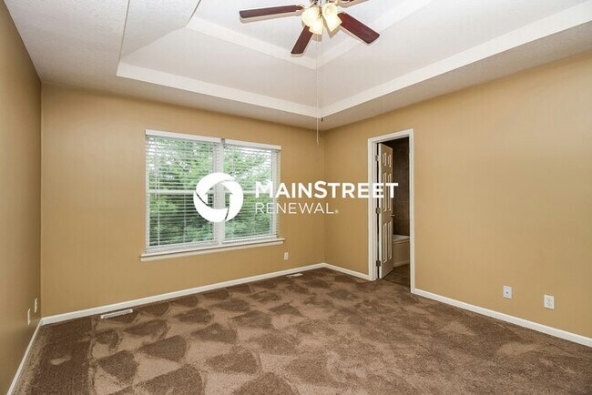Building Photo - 5 Bedroom Pet-Friendly Home in Kansas City, MO with Main Street Renewal
