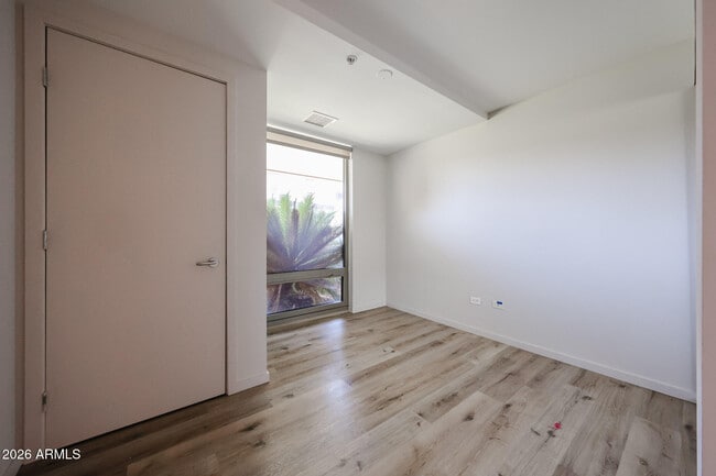 Building Photo - 7137 E Rancho Vista Dr
