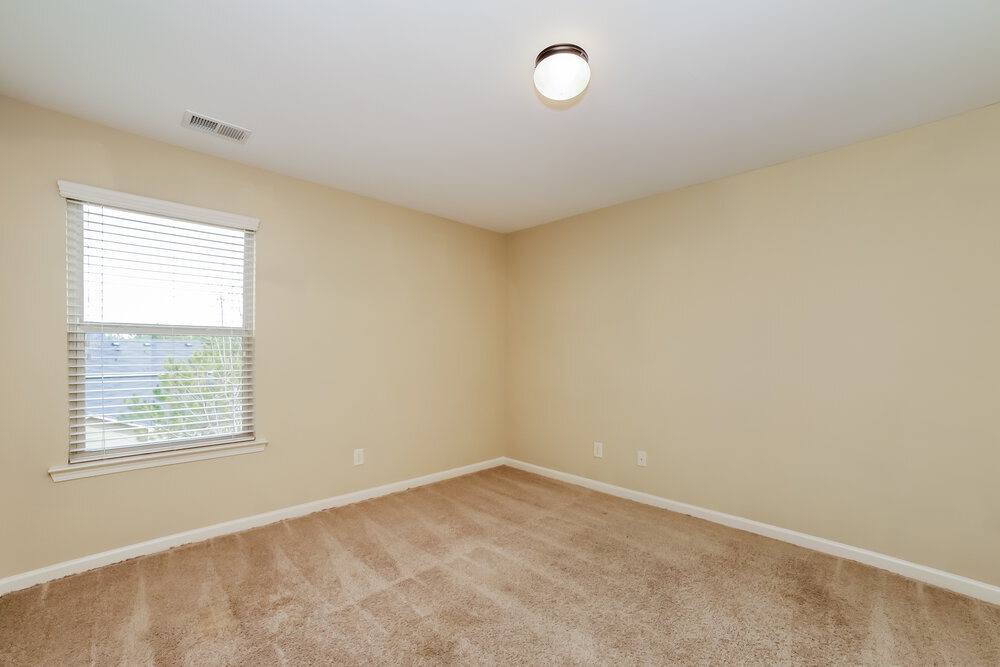 Building Photo - 2090 Hydrangea Ln