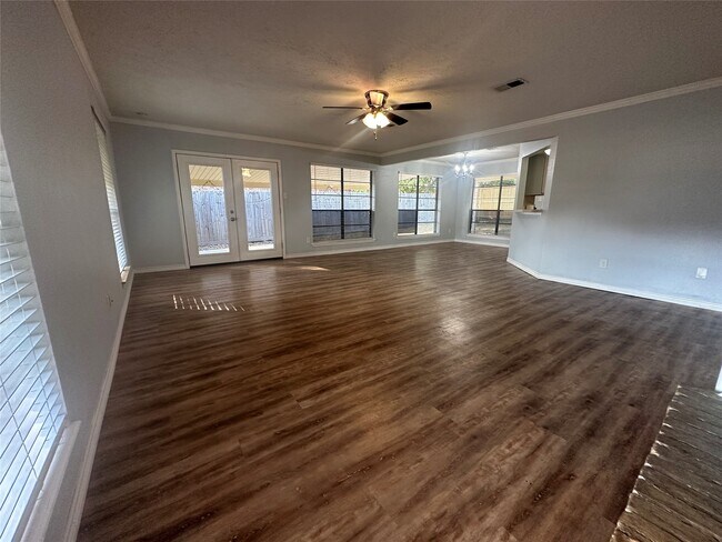 Building Photo - 13258 Bluff View Dr