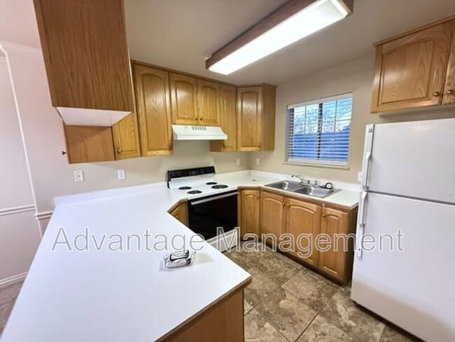 Building Photo - 1519 S 125 E St