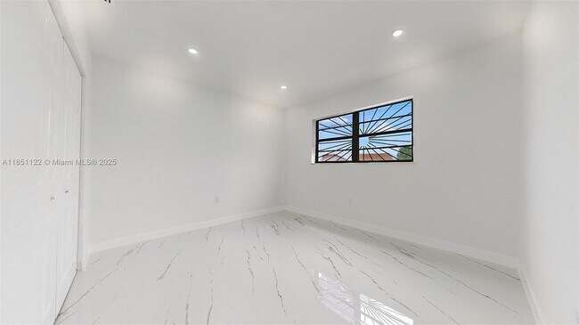 Building Photo - 917 SW 135th Ct
