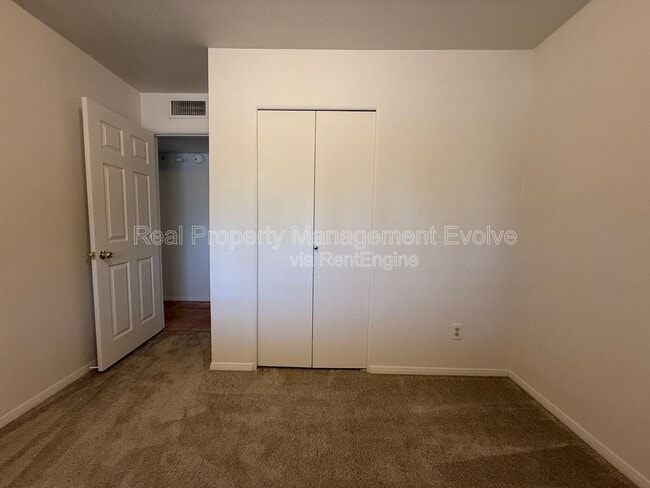 Building Photo - 6410 E Dixileta Dr