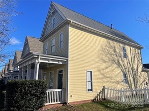 Building Photo - 104 Kensington St