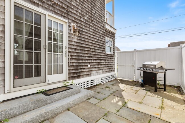 Building Photo - 176 Shore Rd