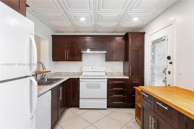 Building Photo - 301 NE 14th Ave