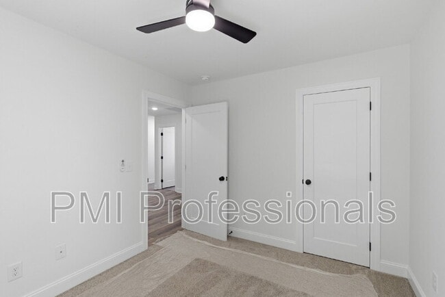 Building Photo - 408 Legends Court