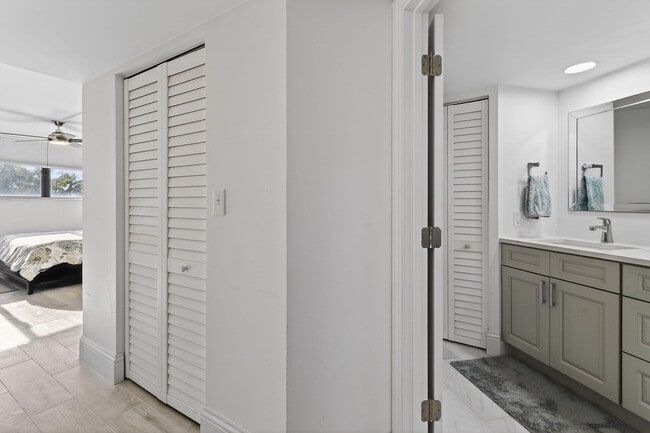 Building Photo - 600 Ocean Dr