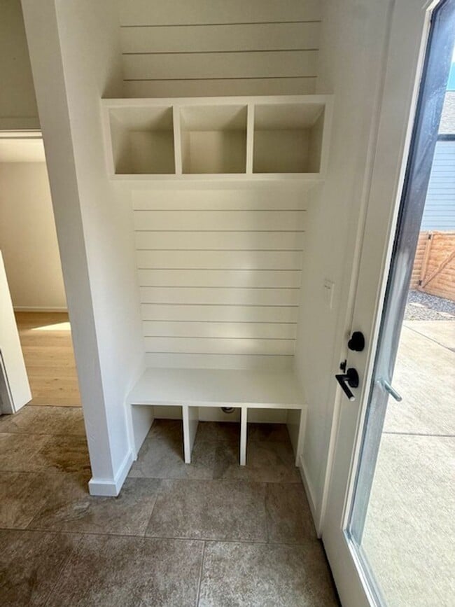 Building Photo - Single Family HOME with 3 Bedrooms 2 1/2 Bathrooms - Where Mountains meet you at upscale living!