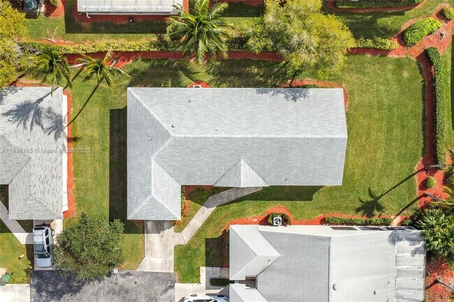 Building Photo - 2240 SE 6th Ct