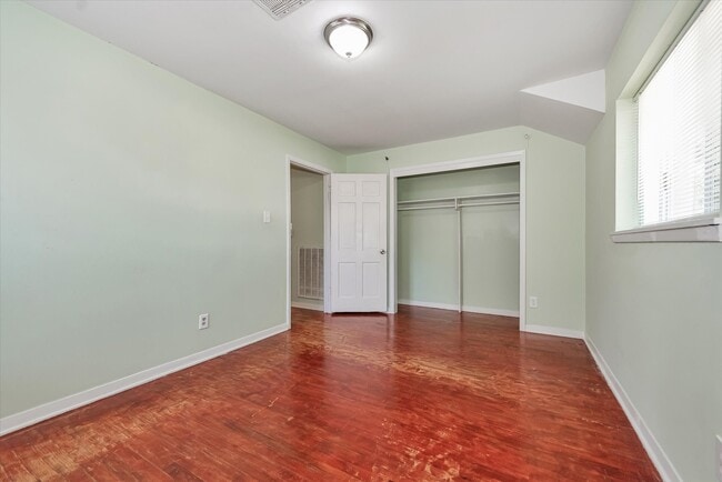 Building Photo - 7119 Bellaire Blvd