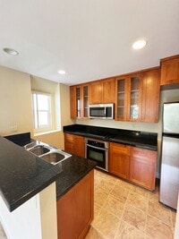 Building Photo - 2 Bed/2 Bath Condo at Villa La Jolla!