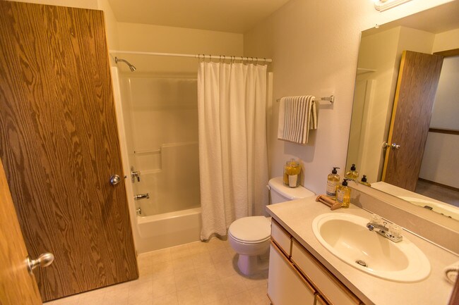 Building Photo - 3328 Argyle Dr S