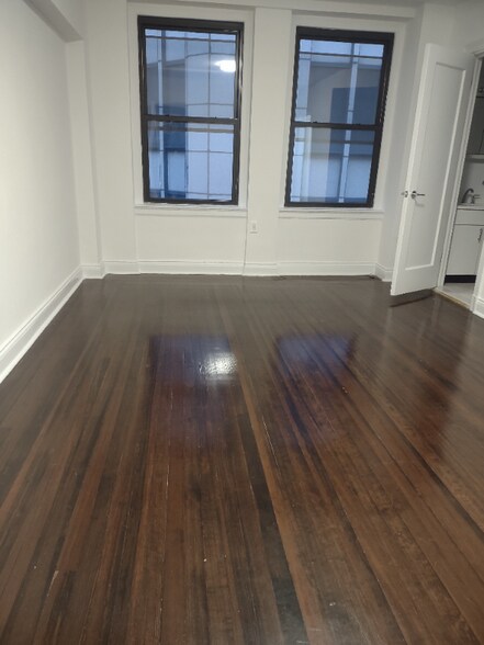 Building Photo - W. 55th St, 7th Ave