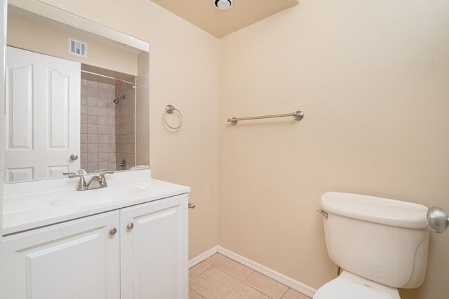 Building Photo - 3 bedroom Home with Pool and Spa