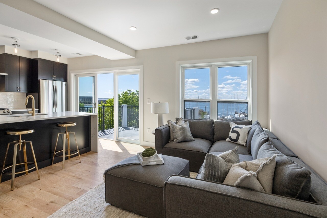 Building Photo - 275 Webster St